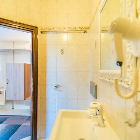 Hotel Villa Vrsar Oda ve Kahvaltı 3*