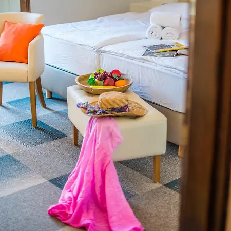 Hotel Villa Vrsar 住宿加早餐酒店 弗尔萨尔